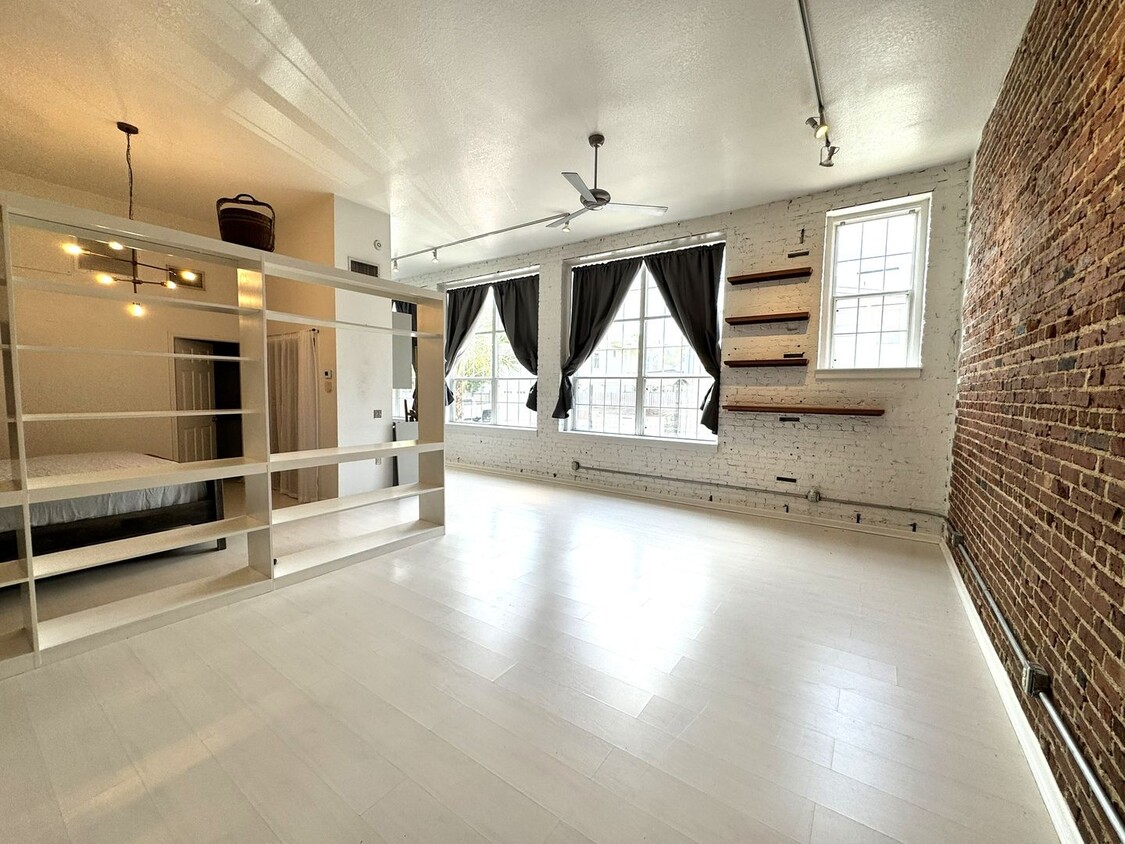 Foto principal - Springfield Historic Loft Condo/Studio