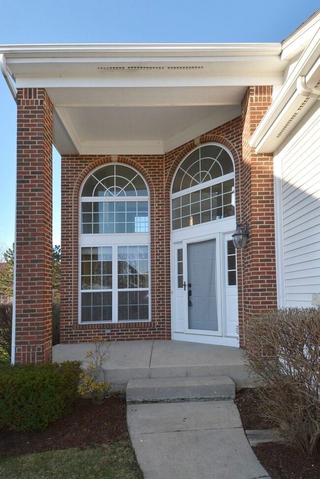 Foto del edificio - 745 Bloomfield Ct