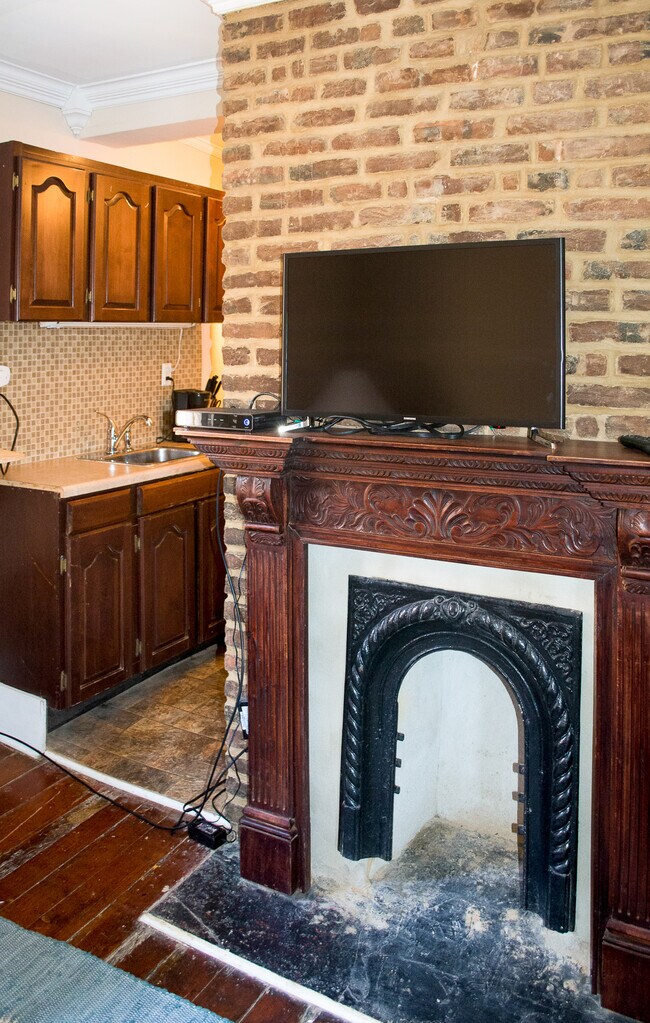 Foto del edificio - Fully Furnished Downtown Apartment