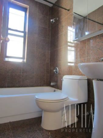 Foto del edificio - 208 E 82nd St