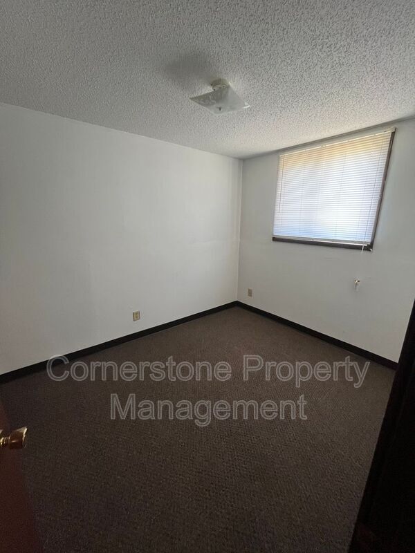 Building Photo - 844 12th Ave