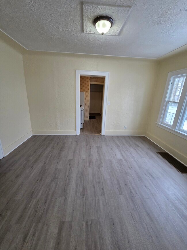 Building Photo - 1938 Clinton St