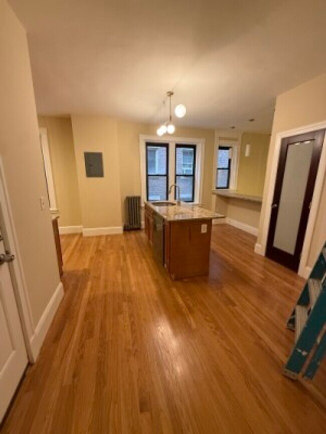 Foto del edificio - Brooklines finest….. 5 bed 3 baths