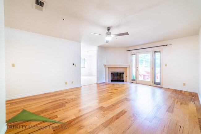 Building Photo - 528 Forrest Bluff