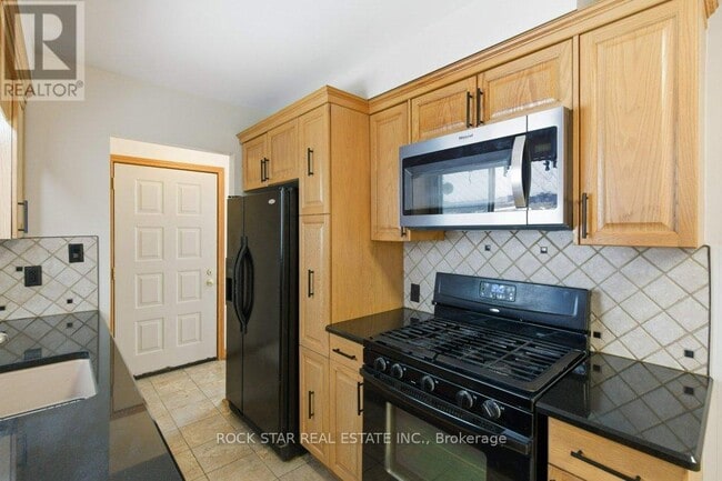 Building Photo - 115 Elmore Dr