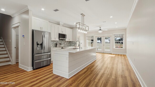 Building Photo - 1719 Country Club Dr