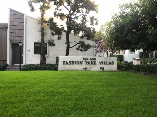 Building Photo - 582 W Huntington Dr