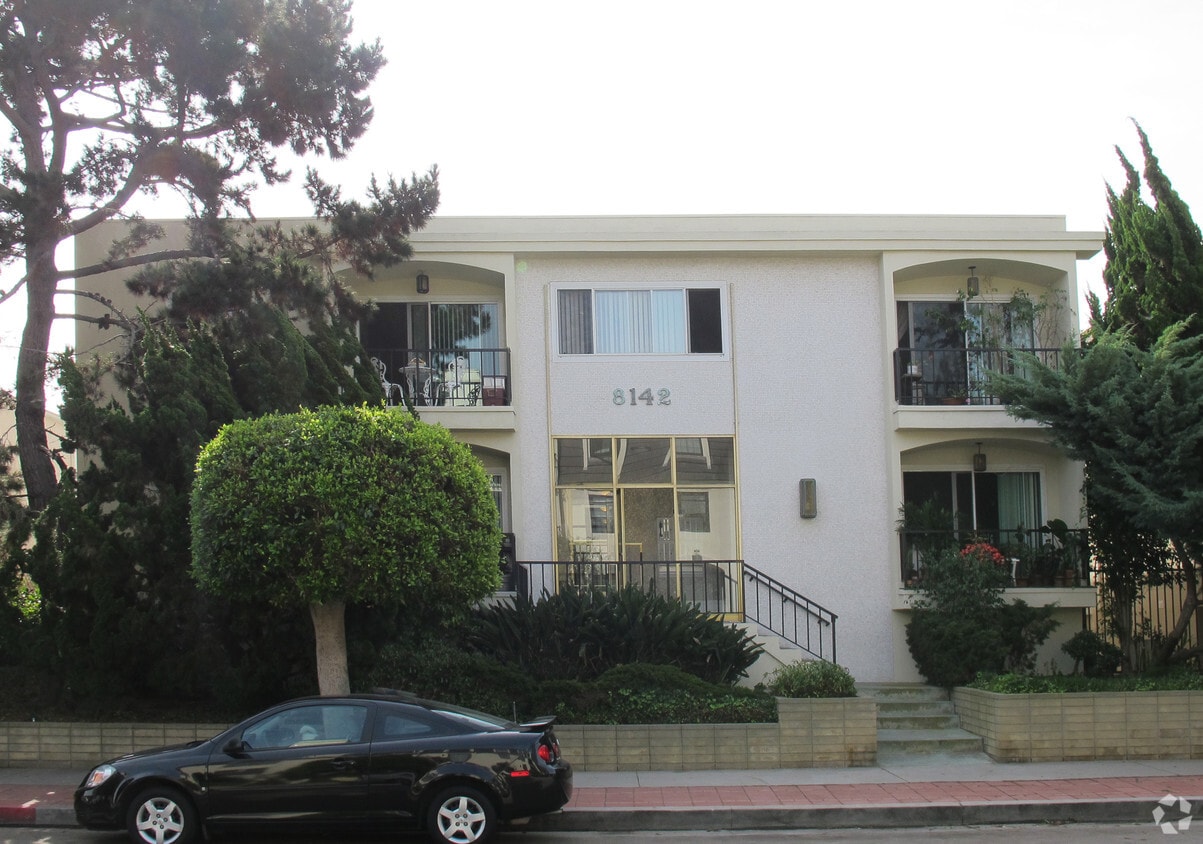 Building Photo - 8142 Redlands St