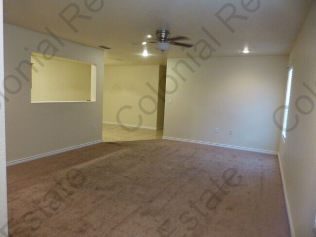 Foto del edificio - Spacious and updated 3 Bedroom 2 bathroom ...