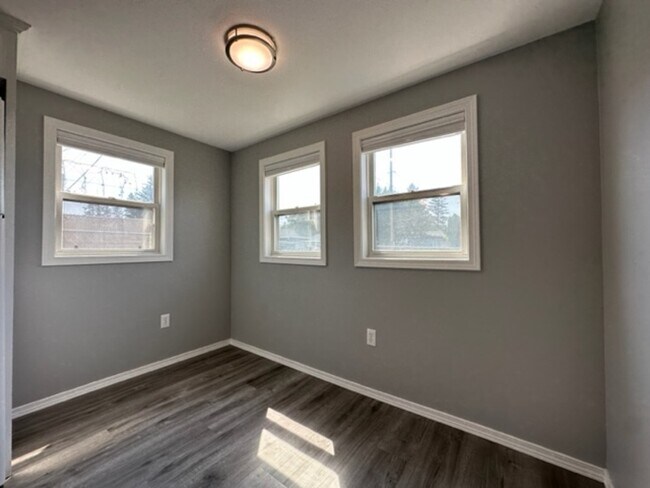 Foto del edificio - 6702 E 5th Ave