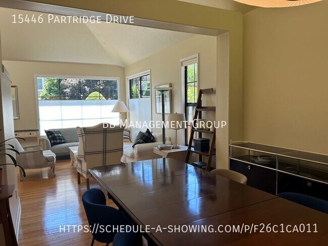 Foto del edificio - Lake Oswego- Beautiful Light-Filled Home w...