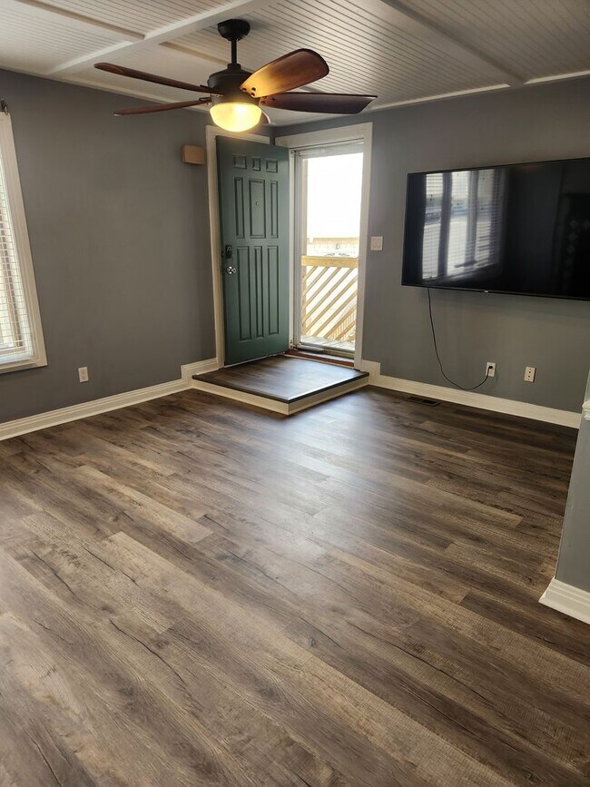 Foto del edificio - THE LANDINGS CONDO