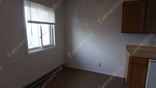 Building Photo - 1766 Meadowland Dr