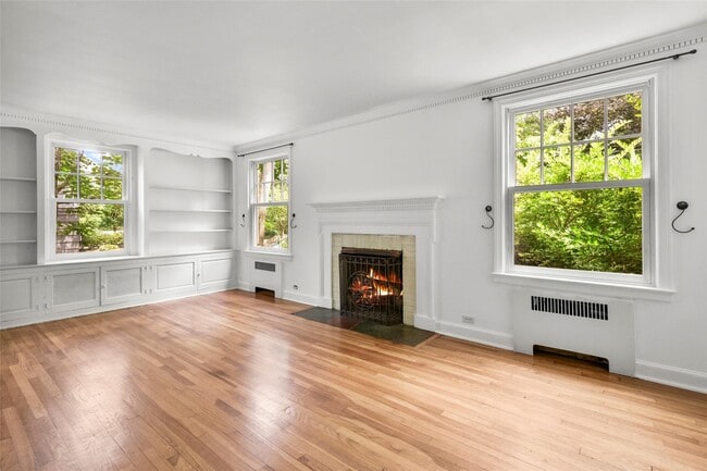 Foto del edificio - 721 Forest Ave