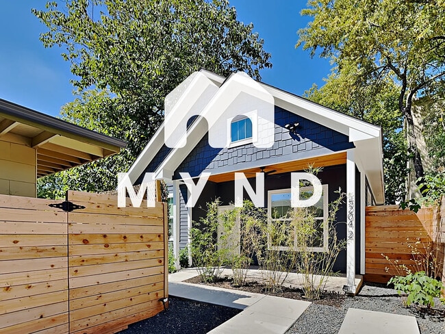 Building Photo - 5204 Huisache St