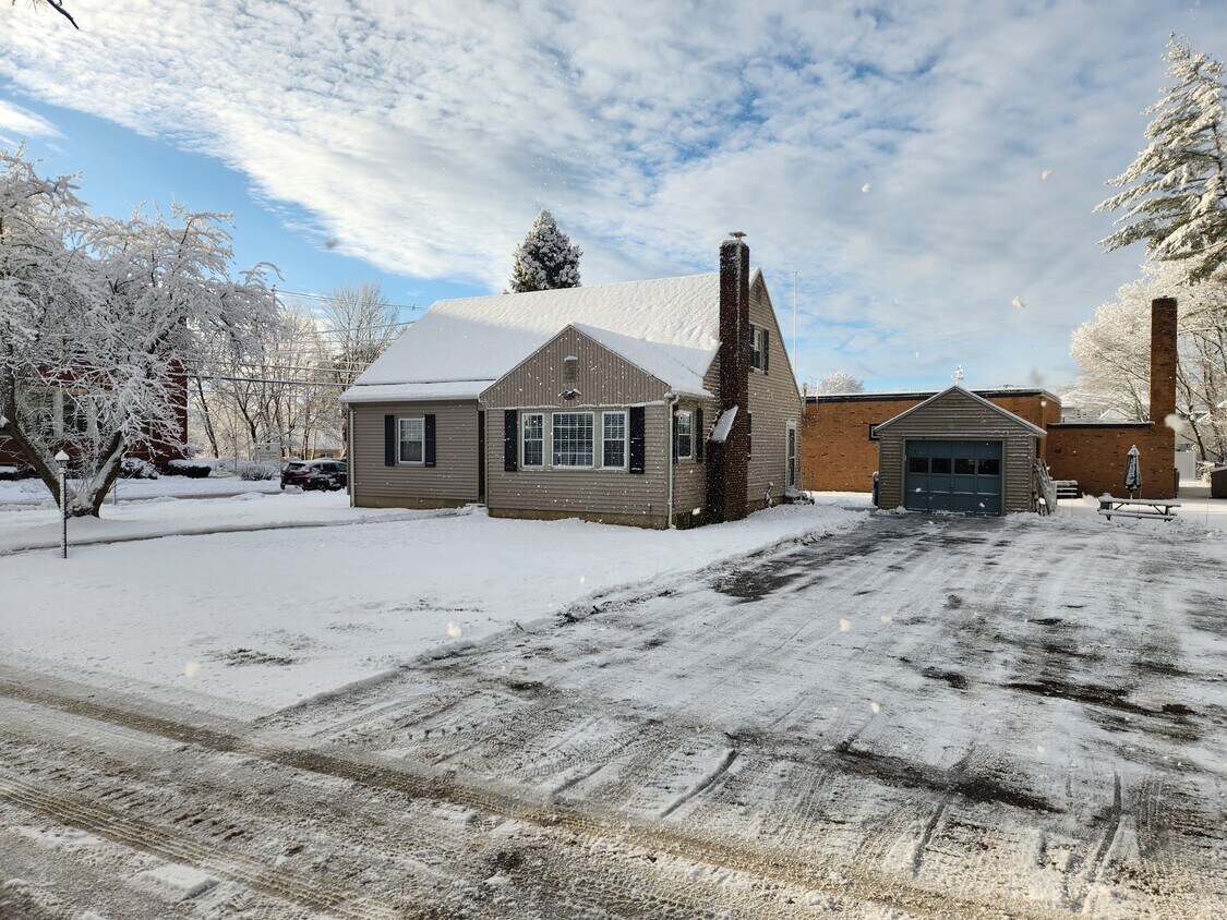 Primary Photo - 588 Ocean Ave