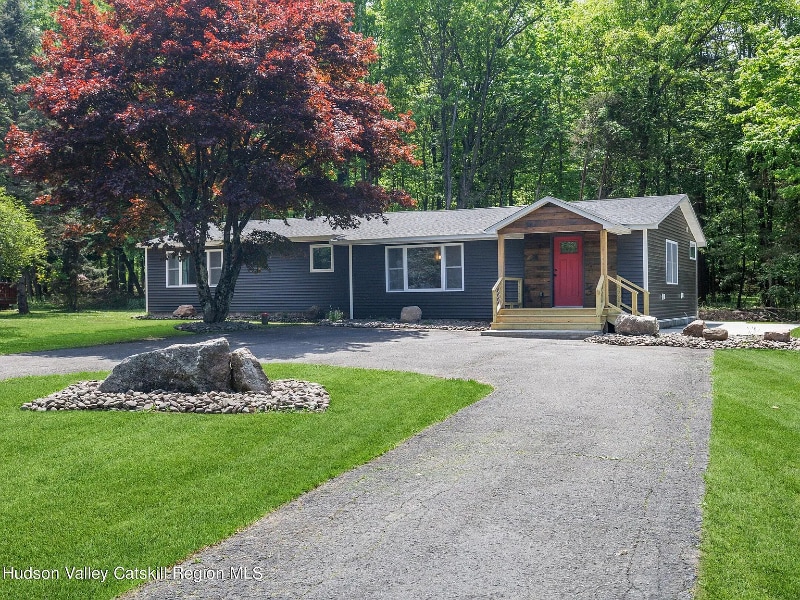 Primary Photo - 8 Cedar Ln