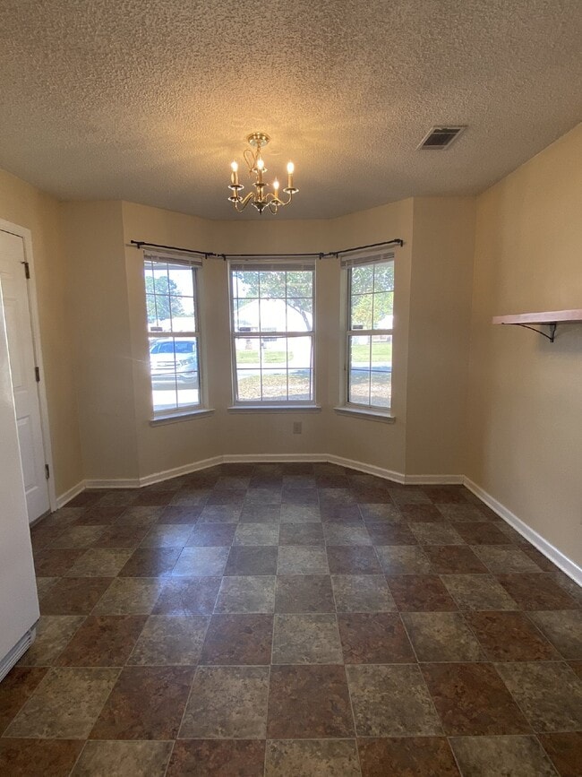 Building Photo - House for Rent