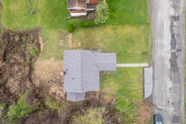 Foto del edificio - AVAILABLE MAY 1st!! FULLY UPDATED 3 BEDROOM IN WEST MIFFLIN!!