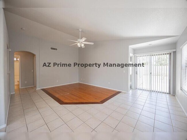 Foto del edificio - 13344 W Desert Ln