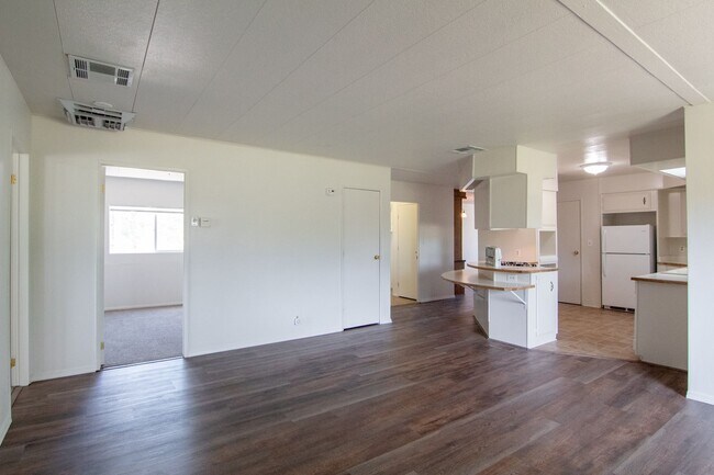 Foto del edificio - $500 MOVE IN SPECIAL Manufactured Home for Rent in Redding CA | 1 Acre, Large Deck, Pet Friendly