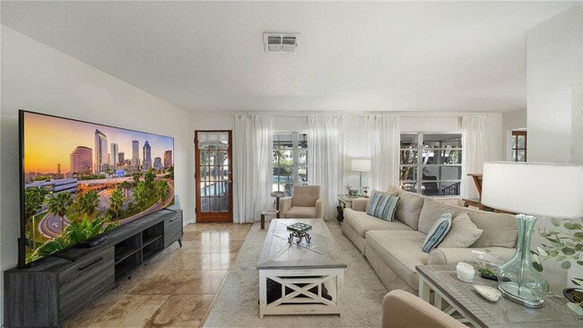Foto del edificio - 5363 Bayou Grande Blvd NE