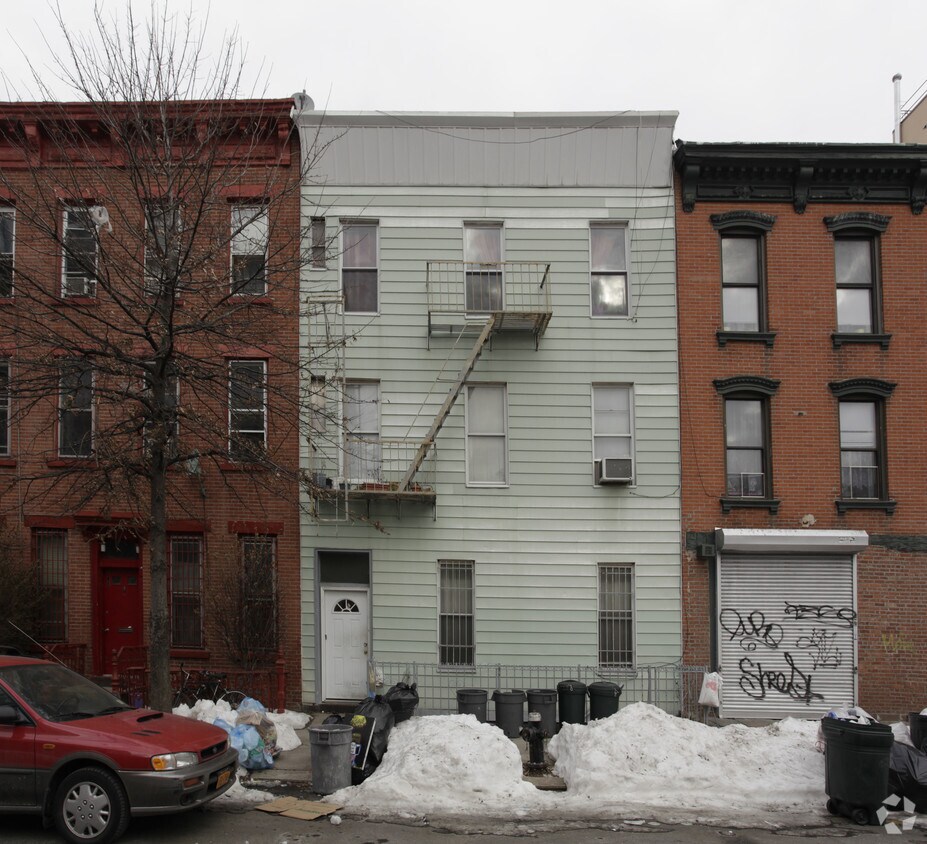 Building Photo - 145 Green St