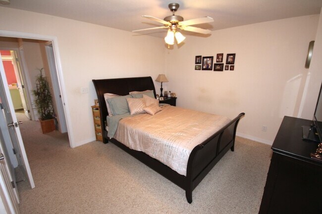 Foto del edificio - 806 Cobblefield Rd