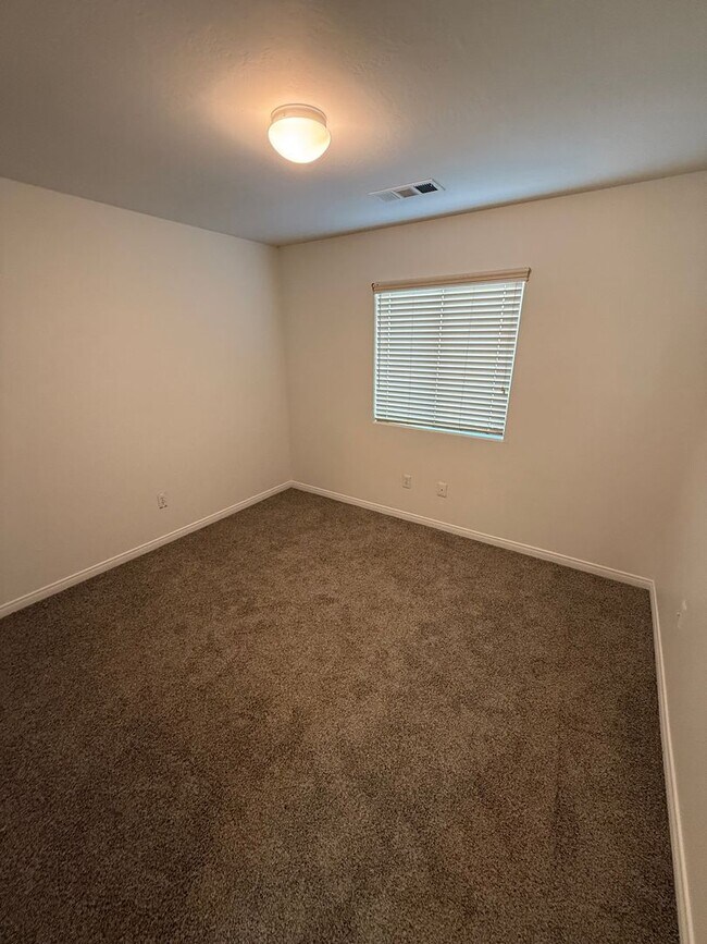 Foto del edificio - Spacious 4-Bedroom Home in Southwest Baker...