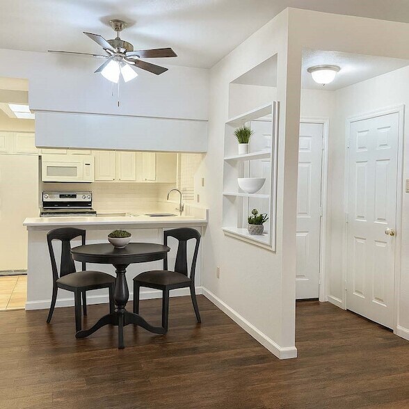 Foto del edificio - 3140 Devonshire Dr