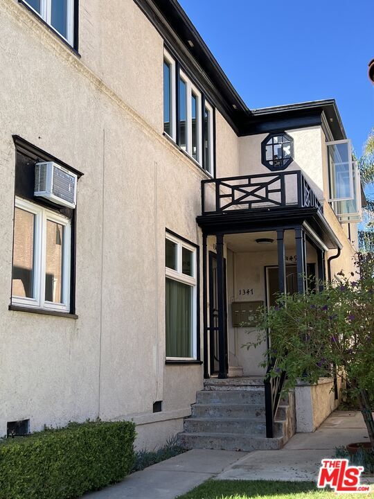 Foto del edificio - 1345 Masselin Ave