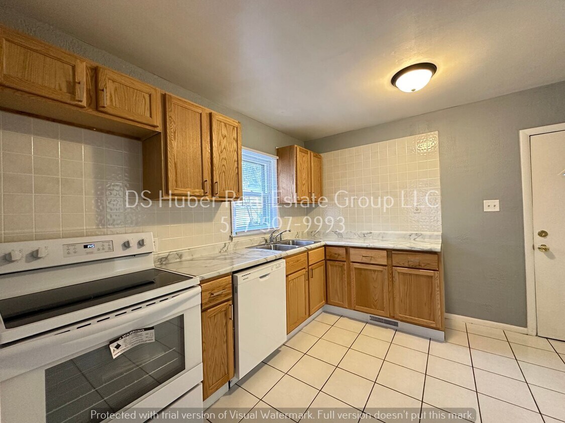 Primary Photo - 3 Bedroom with Completely New Upgrades!!