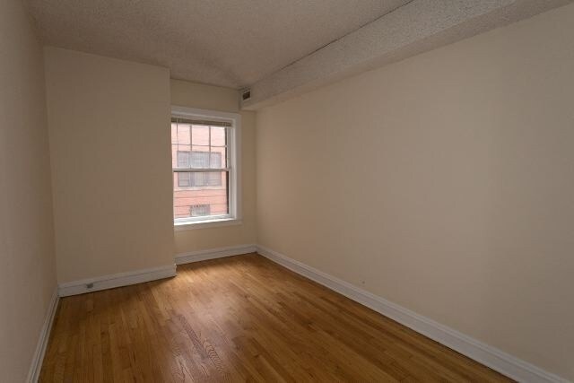 Building Photo - 3522 N Racine Ave