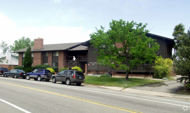 Foto del edificio - Cedar Crest Condominiums