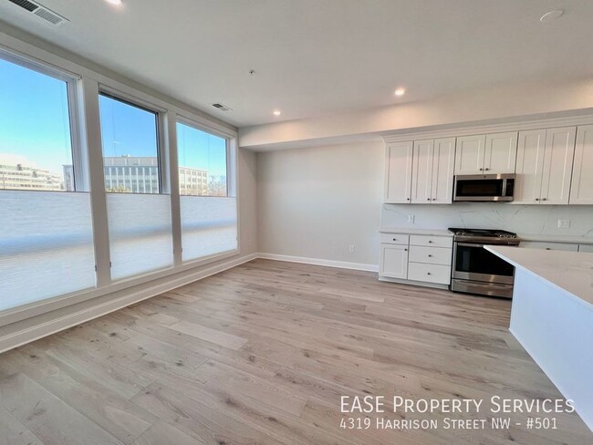 Foto del edificio - 4319 Harrison St NW