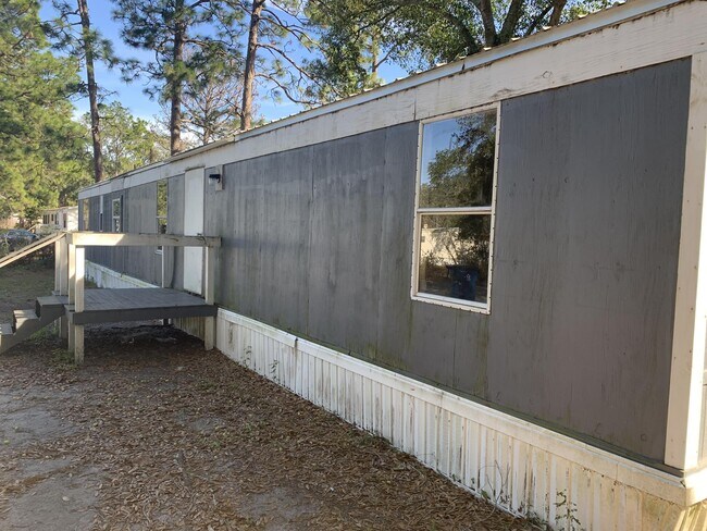 Foto del edificio - 81 Thrasher Ln W