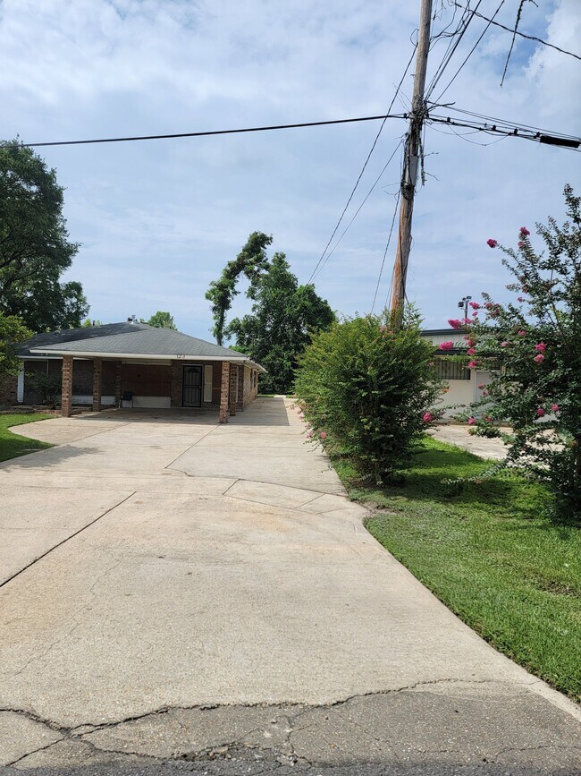 Foto del edificio - 123 Elmer Ave