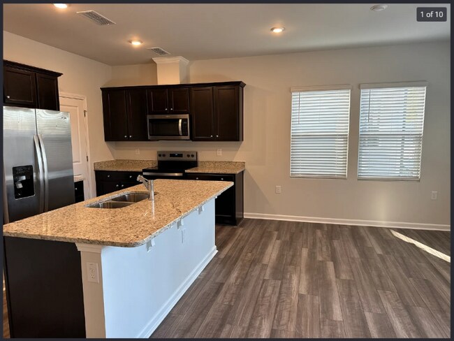 Building Photo - 874 McKenzie Pk Ter