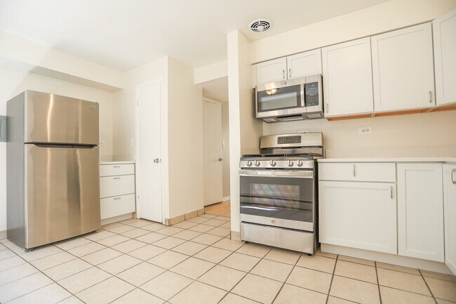 Foto del edificio - 1660 W Pratt Blvd