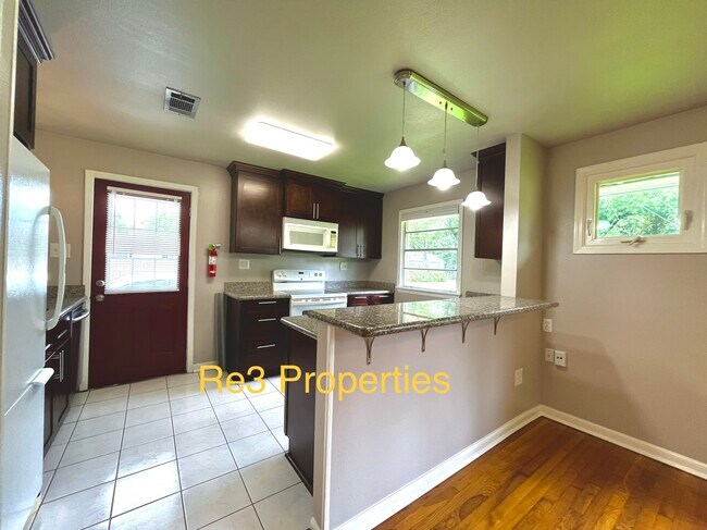 Cocina - 1409 W Church St