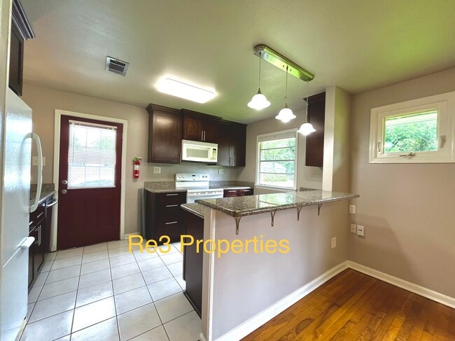 Kitchen - 1409 W Church St