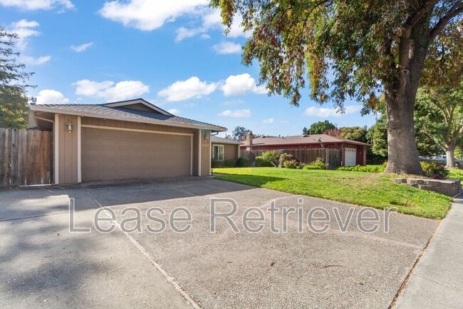 Building Photo - 1244 Royal Oaks Dr