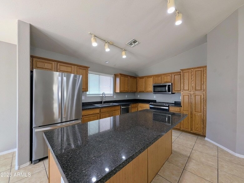 Foto principal - 13959 W Country Gables Dr