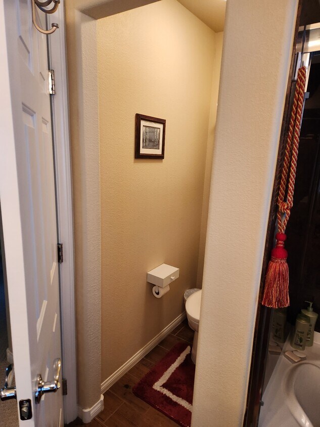 Private water closet - 6595 Creekside Cellars Ct