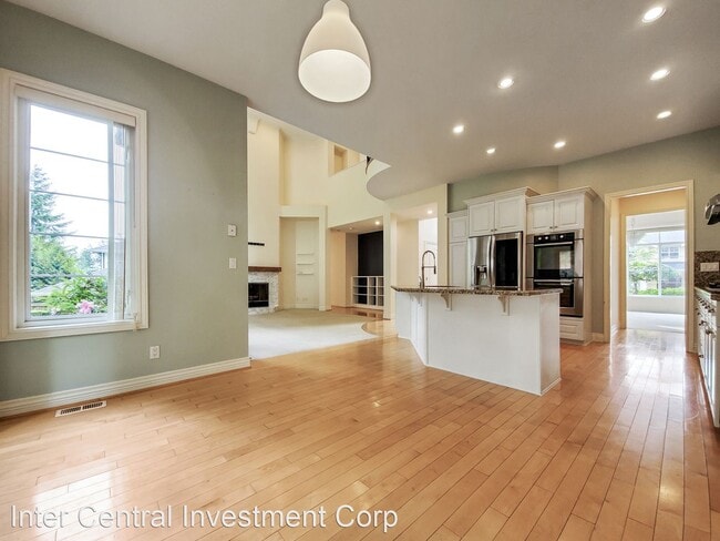 Building Photo - 4 br, 2.5 bath House - 16729 SE 63rd Place