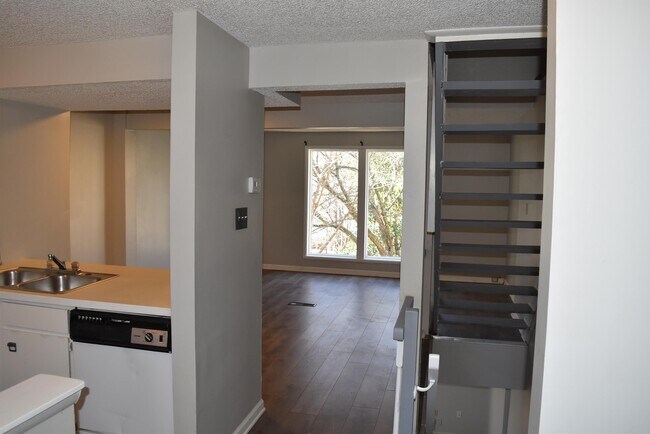 Foto del edificio - 7301 Pebblestone Dr