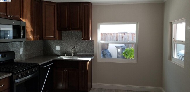 Foto del edificio - 20189 Wisteria St