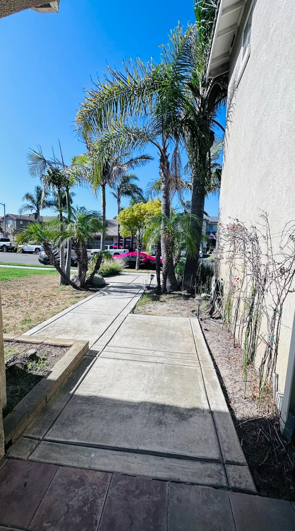 Building Photo - Spacious 4-Bedroom Home With 3-Car Garage ...