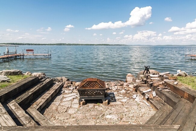 Building Photo - 5030 Lake Mendota Dr