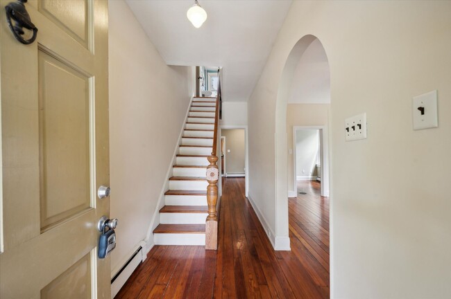 Building Photo - Lovely 3 bedroom 1.5 bath home available i...
